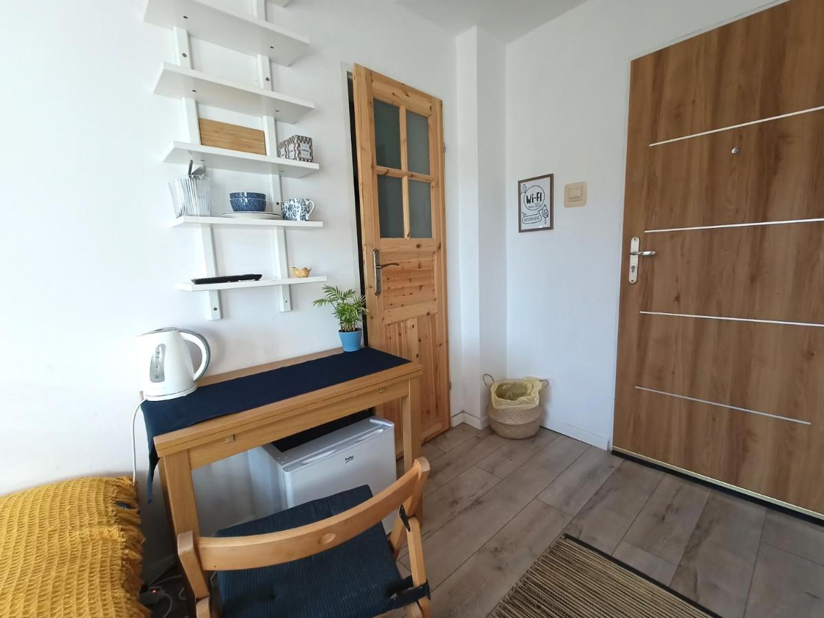 Lemuria Pokoj Z Lazienka Szkolna Legnica Buitenkant foto